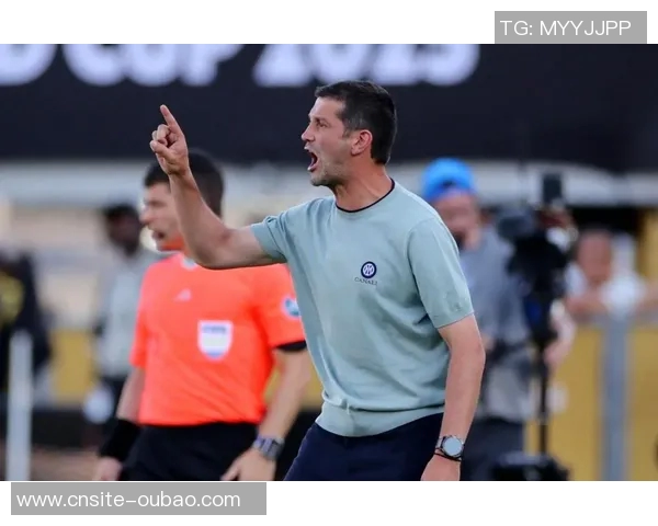 阿达尼称泽林斯基为现代中场球员弗拉泰西在国米面临位置困境 阿达尼称泽林斯基为现代中场球员弗拉泰西在国米面临位置困境