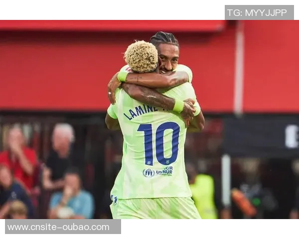 拉菲尼亚谈与莱万初识经历：从怪异到习惯的转变之路